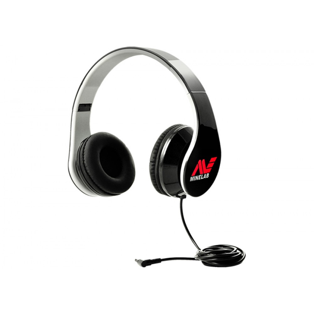 Does the equinox 800 have a wired headphone jack ? Can one be used instead of the wireless set provided ?